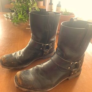 Frye Harness 8R distressed men’s boots size 8.5 (women’s size 10) . Barely worn